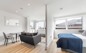 Bright Contemporary Studio In East Grinstead