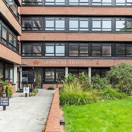 Bright Contemporary Studio In East Grinstead Exterior photo