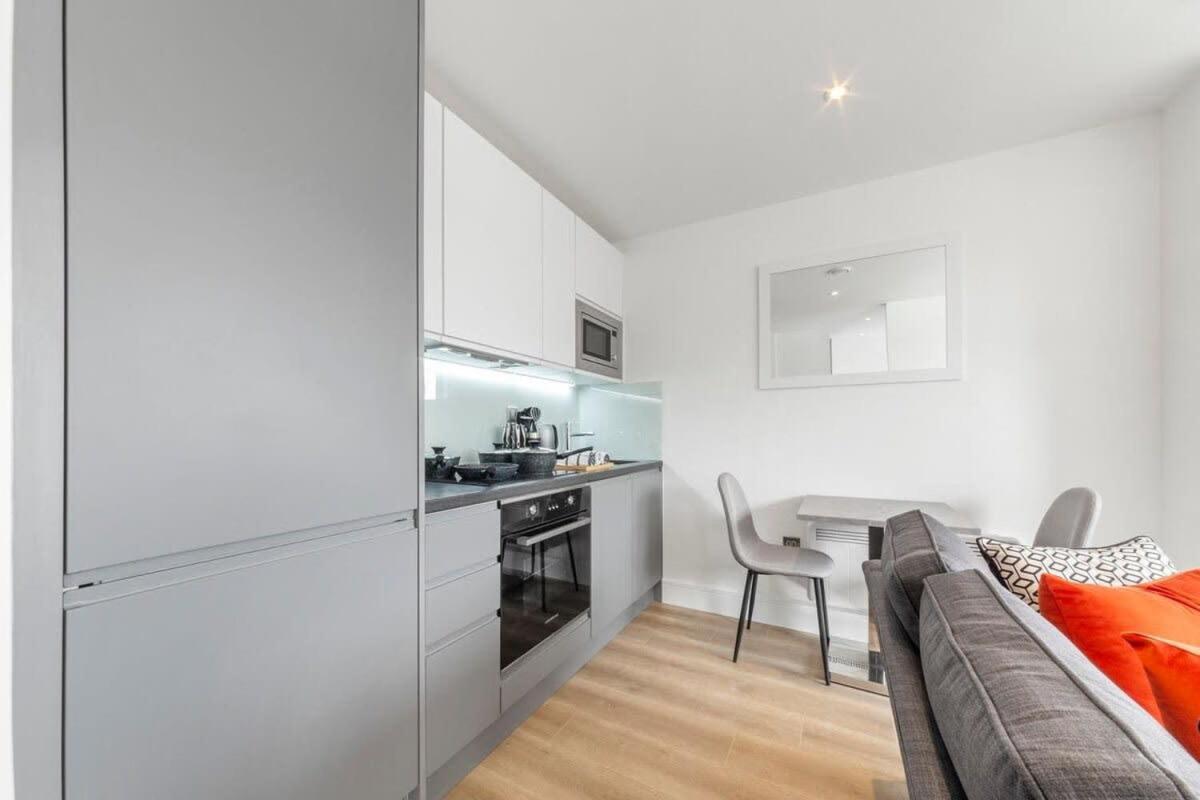 Bright Contemporary Studio In East Grinstead Exterior photo